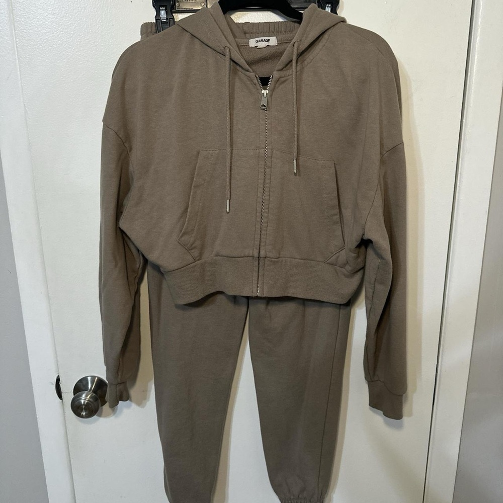 Garage brown set